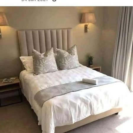 Oakfield Lounge Hotel เบโนนิ ภายนอก รูปภาพ